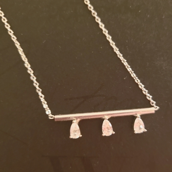 Cubic Zirconia necklace dainty teardrop crystals - Picture 7 of 7